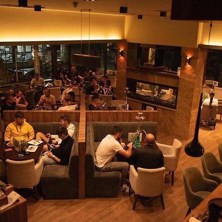 Griffon Bar Food Apartments 斯特鲁加 外观 照片
