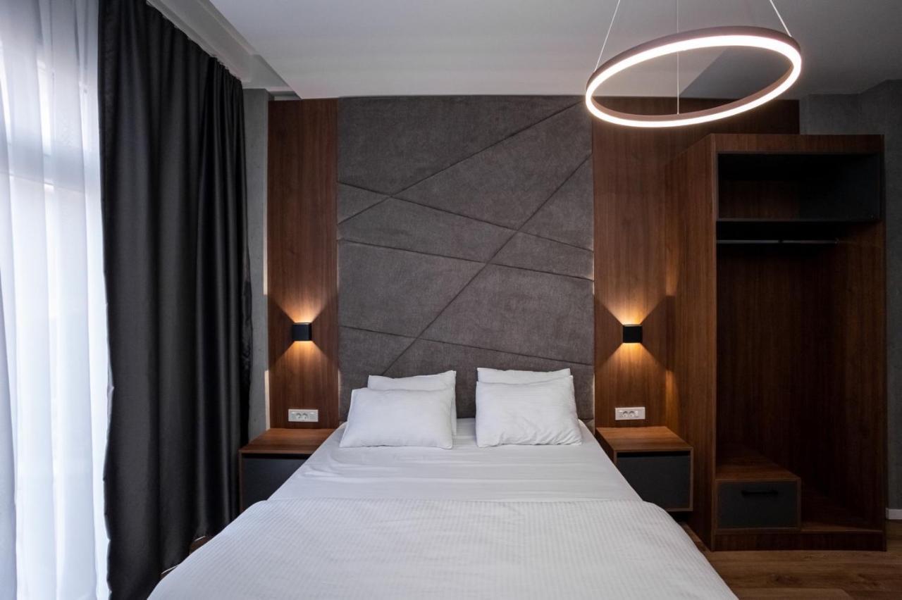 Griffon Bar Food Apartments 斯特鲁加 外观 照片