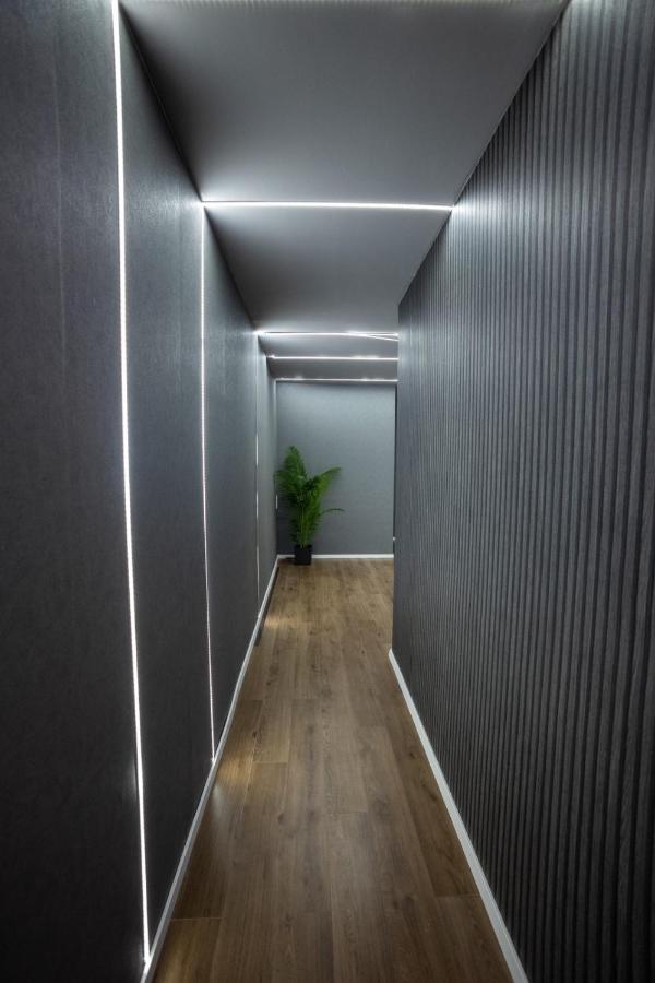 Griffon Bar Food Apartments 斯特鲁加 外观 照片