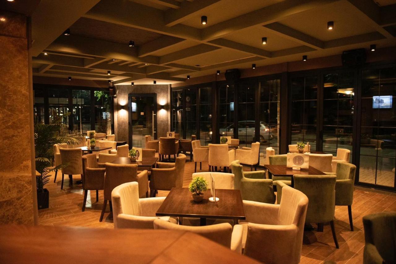 Griffon Bar Food Apartments 斯特鲁加 外观 照片