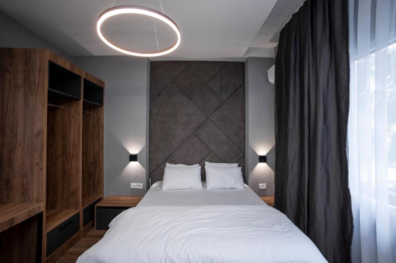 Griffon Bar Food Apartments 斯特鲁加 外观 照片