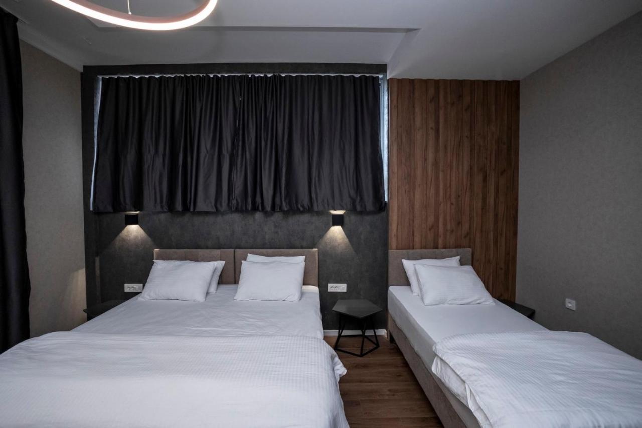 Griffon Bar Food Apartments 斯特鲁加 外观 照片
