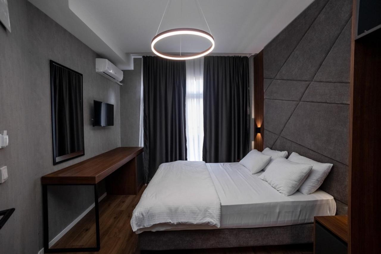 Griffon Bar Food Apartments 斯特鲁加 外观 照片