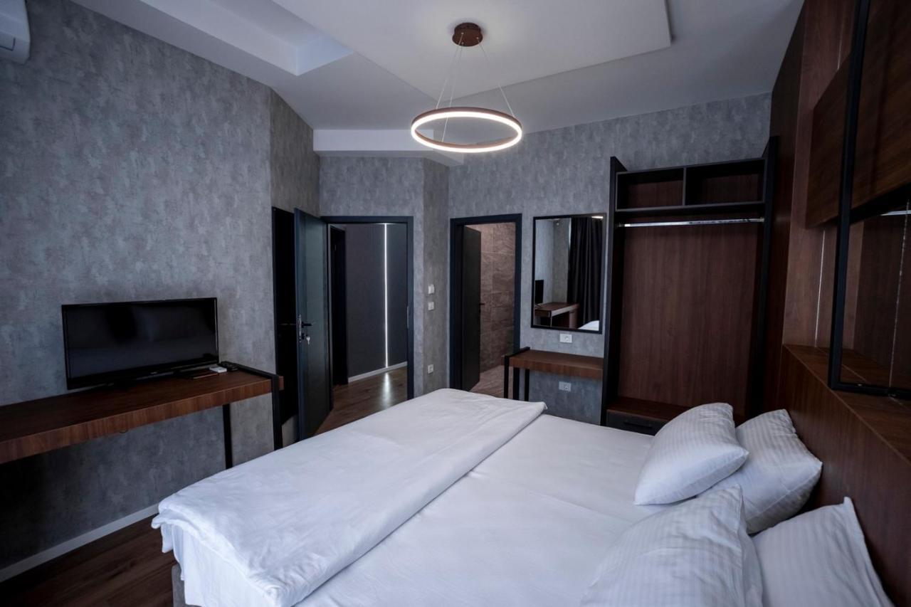 Griffon Bar Food Apartments 斯特鲁加 外观 照片