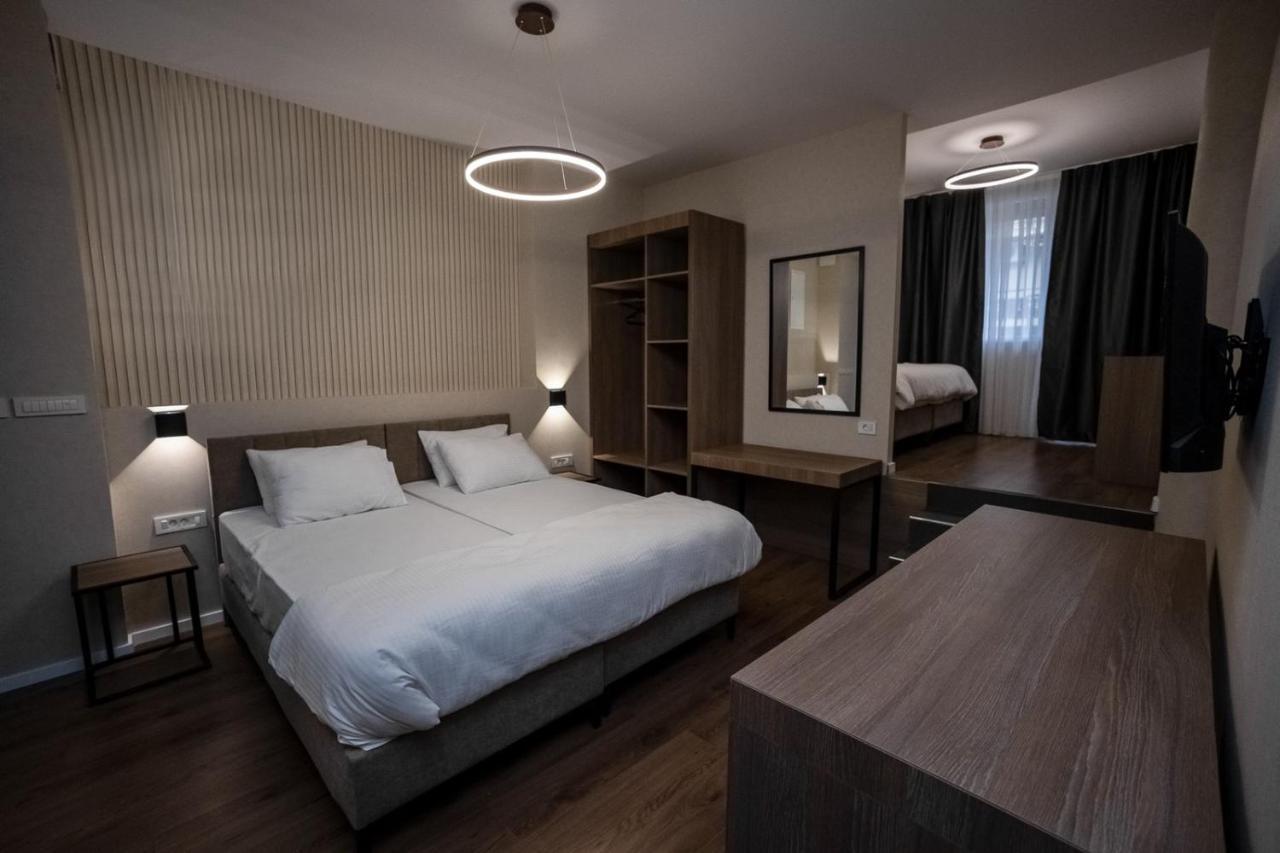 Griffon Bar Food Apartments 斯特鲁加 外观 照片