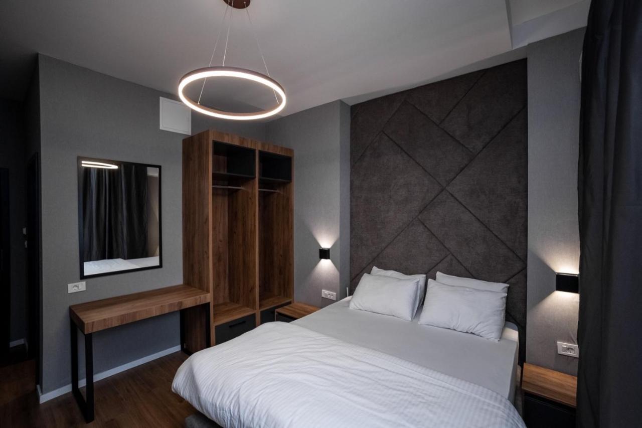 Griffon Bar Food Apartments 斯特鲁加 外观 照片