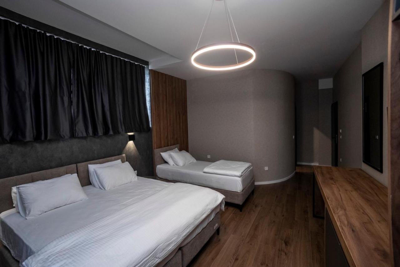 Griffon Bar Food Apartments 斯特鲁加 外观 照片