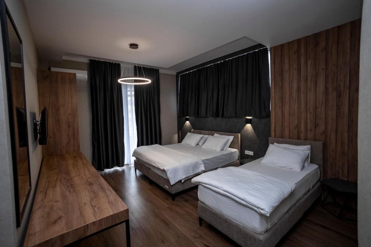 Griffon Bar Food Apartments 斯特鲁加 外观 照片