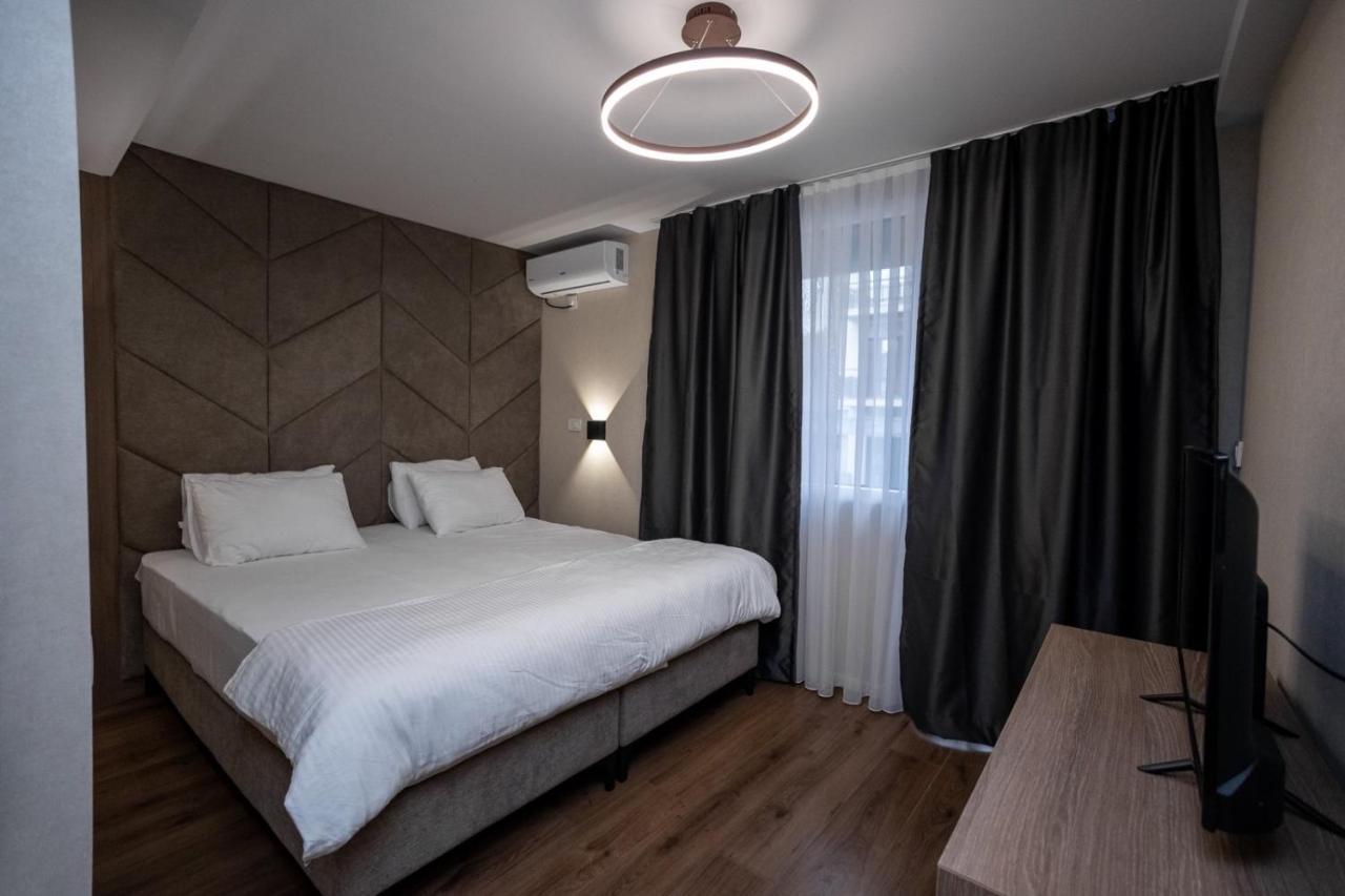 Griffon Bar Food Apartments 斯特鲁加 外观 照片