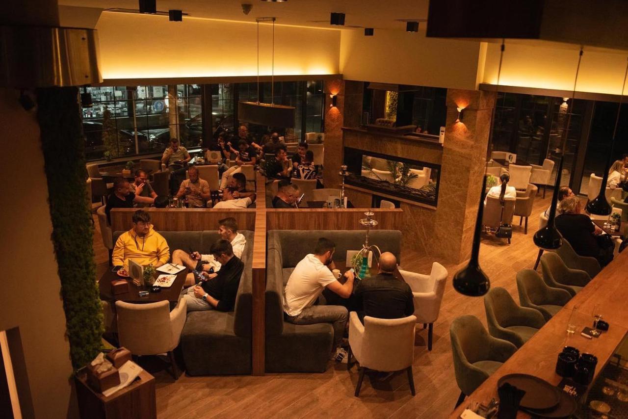 Griffon Bar Food Apartments 斯特鲁加 外观 照片