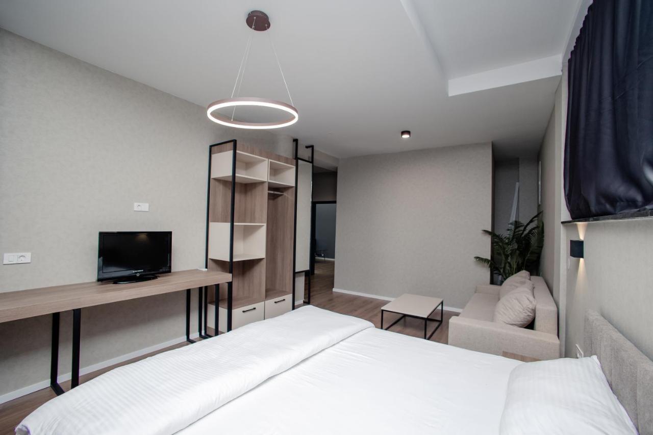 Griffon Bar Food Apartments 斯特鲁加 外观 照片