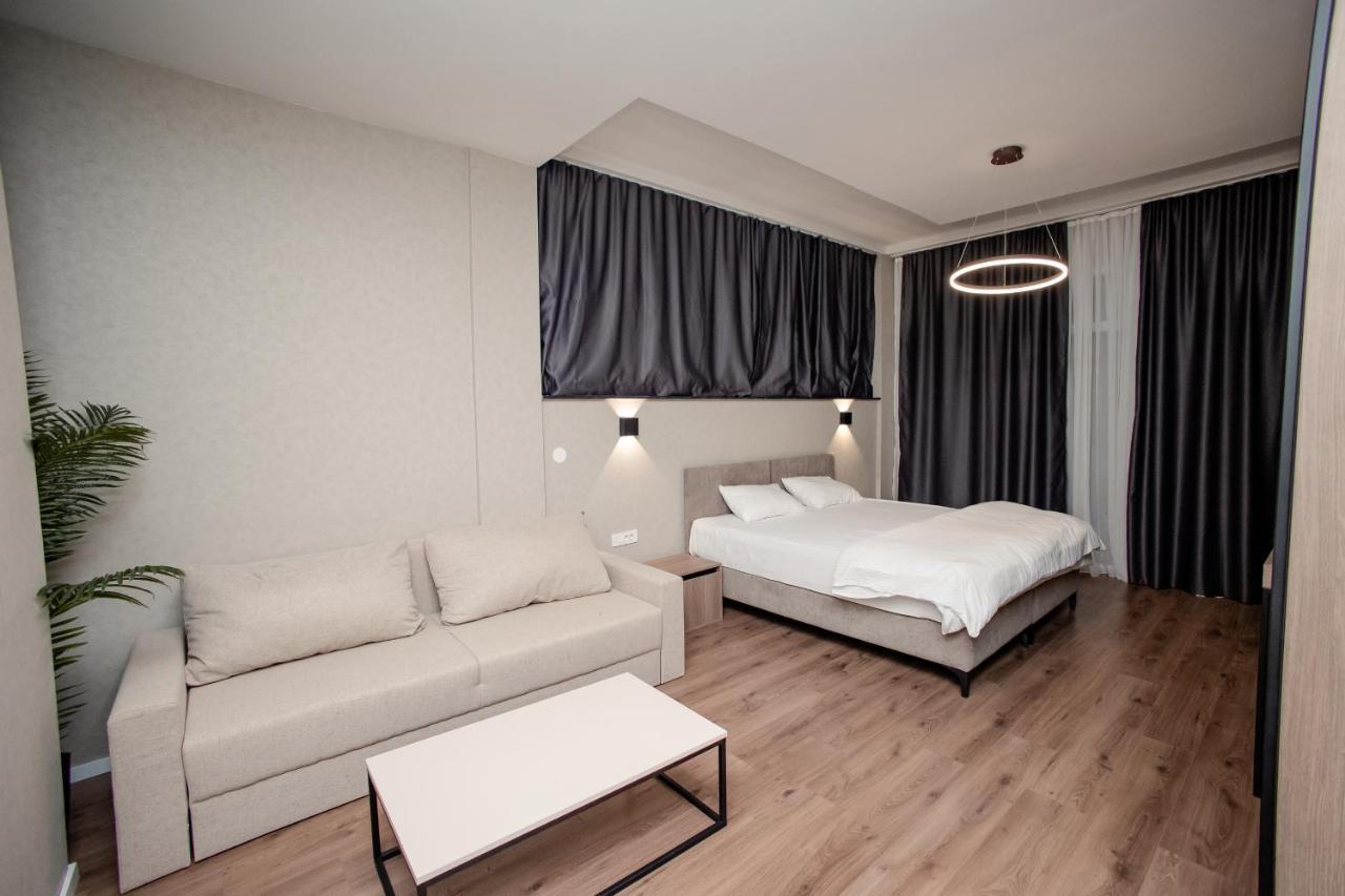 Griffon Bar Food Apartments 斯特鲁加 外观 照片