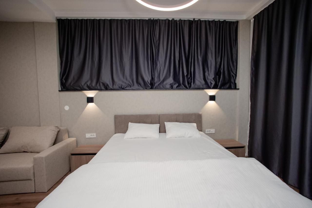 Griffon Bar Food Apartments 斯特鲁加 外观 照片