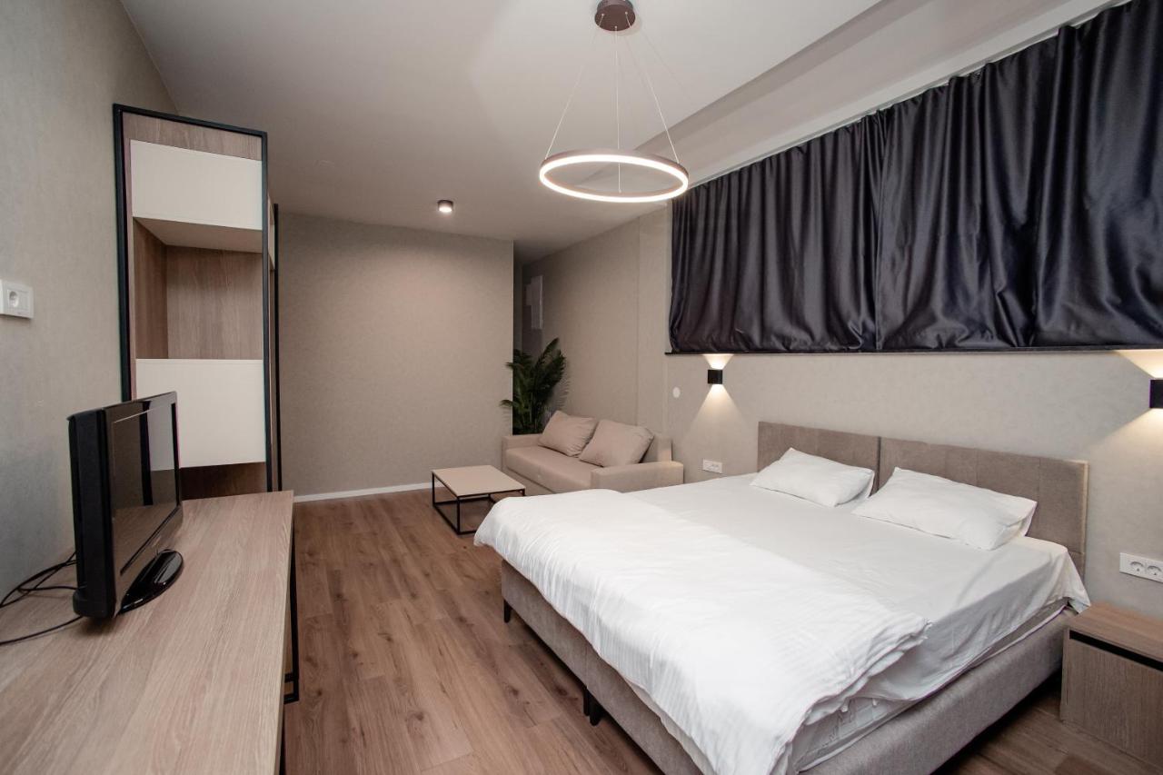 Griffon Bar Food Apartments 斯特鲁加 外观 照片