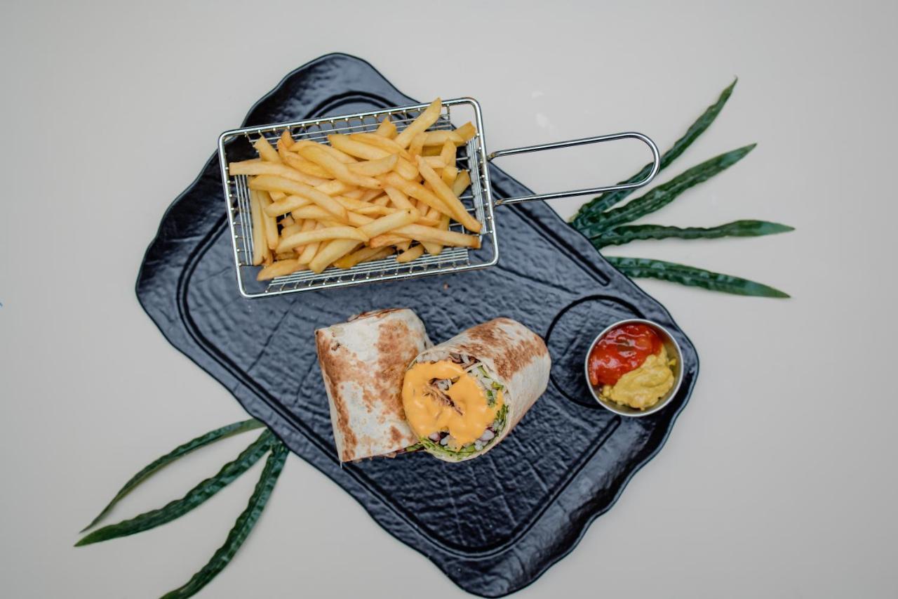 Griffon Bar Food Apartments 斯特鲁加 外观 照片