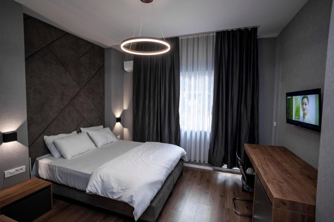 Griffon Bar Food Apartments 斯特鲁加 外观 照片